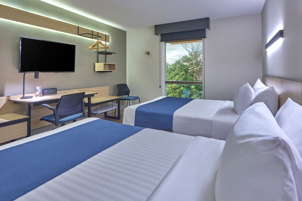 Room, 2 Double Beds - Photo 3