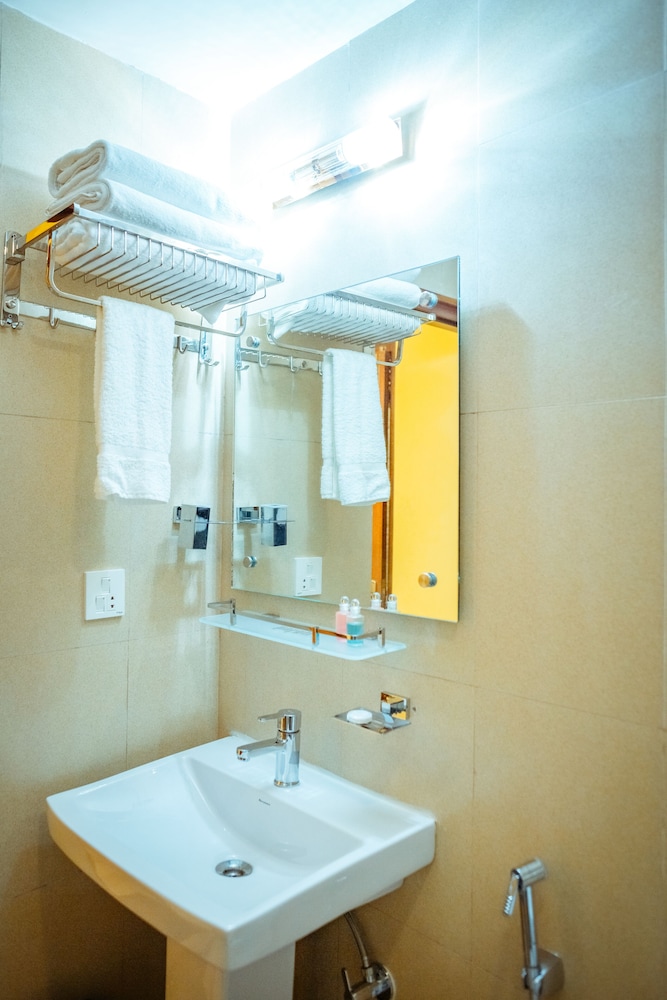 Deluxe Twin Room - Photo 9