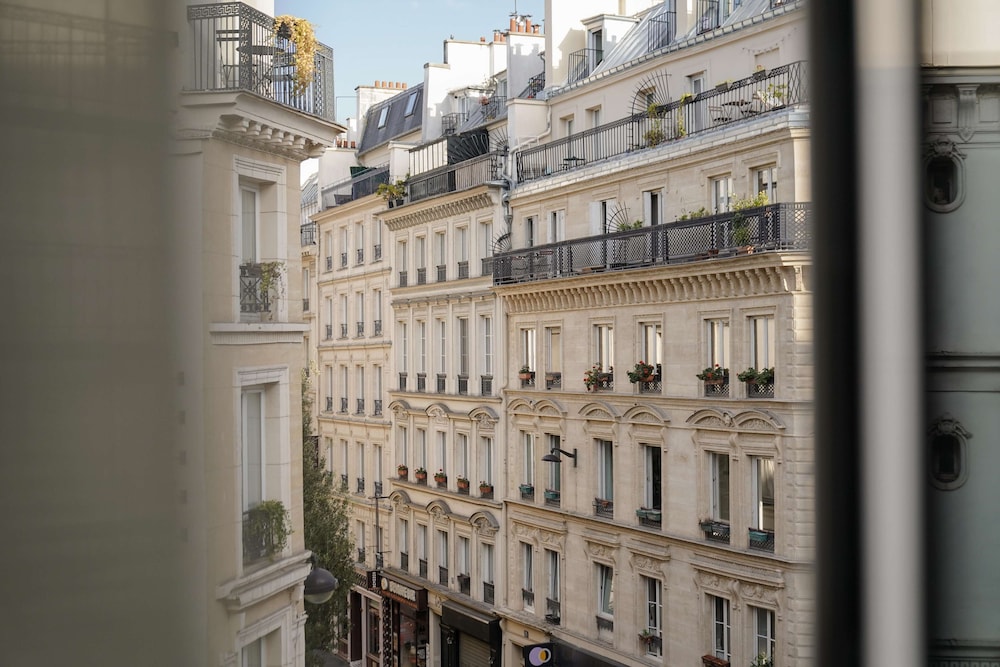 The Signature Extra City View double room for single use