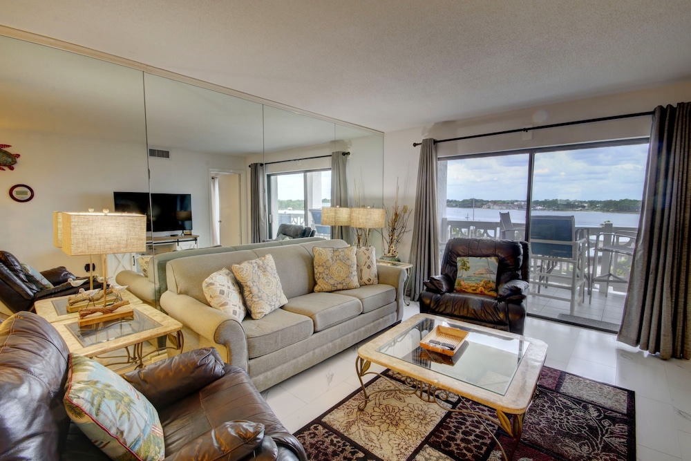 Condo, 2 Bedrooms