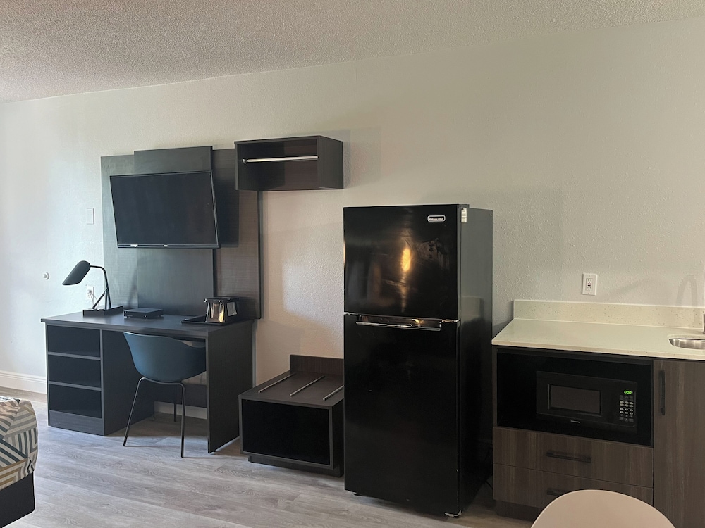 Standard Room, 2 Double Beds, Non Smoking, Kitchenette - Photo 9