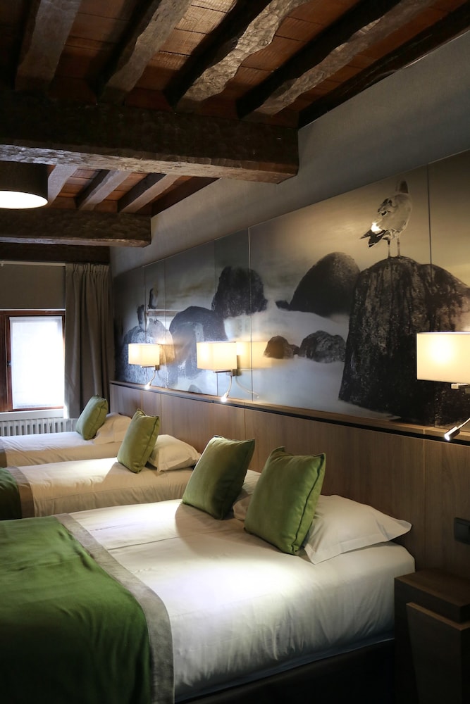 Quadruple Room, Multiple Beds (Mouton Blanc)