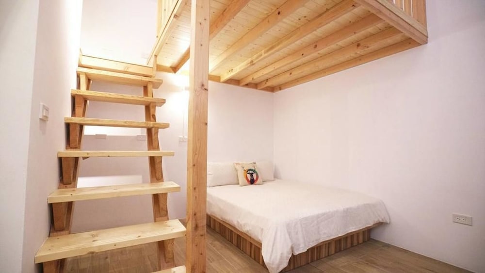 Quadruple Room, Mezzanine