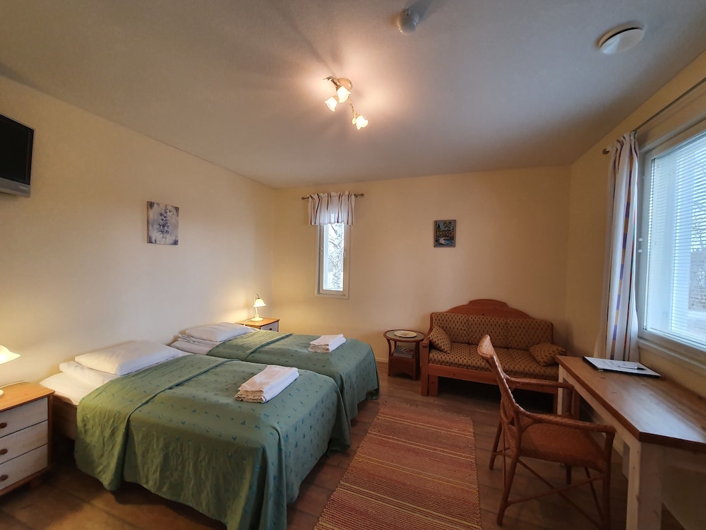 New guesthouse twin room with extra bed