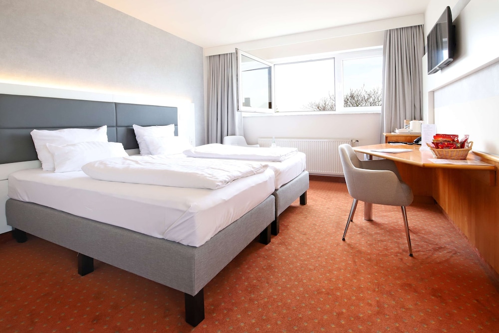 Standard Room, 1 King Bed