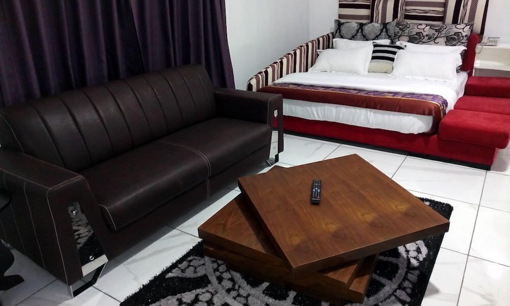 Suite, 1 Queen Bed (Diplomatic) photo 1