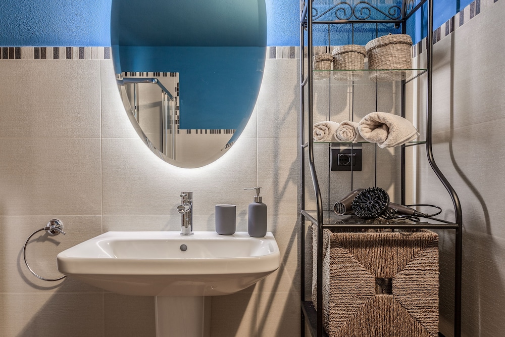 Deluxe Double Room, City View (Porta Tagliata), photo 6