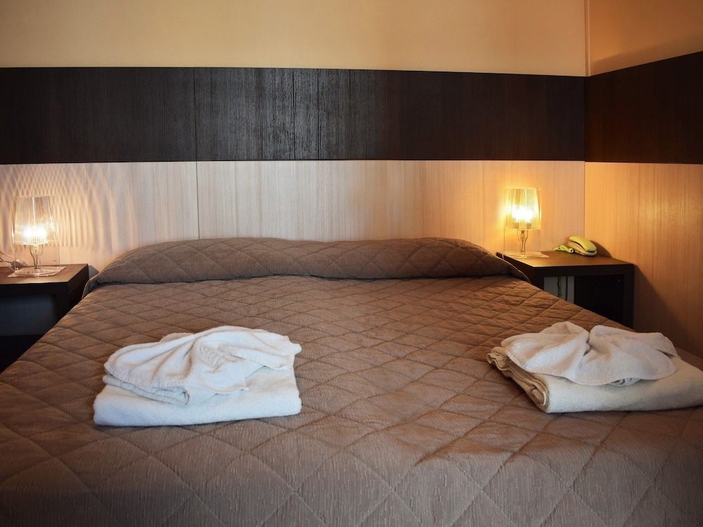 Standard Double Room - Photo 6