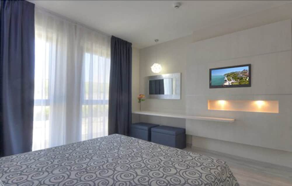 Comfort Room, Kitchen, Ground Floor photo 2