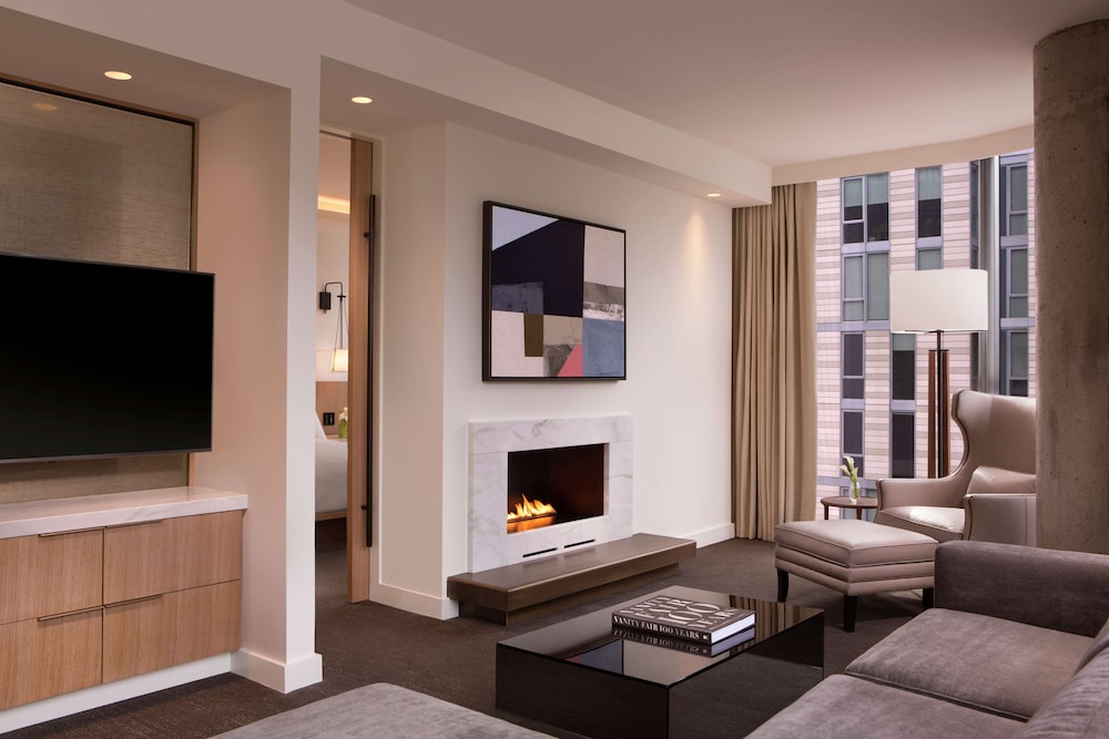 Park View Suite, 1 Bedroom, Mobility and Hearing, Tub
