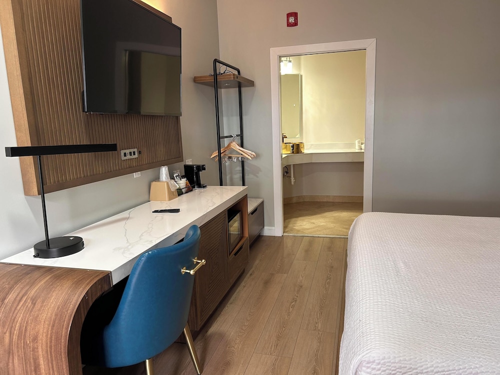 Standard Room, Multiple Beds, Non Smoking, Refrigerator & Microwave (Shower Only)