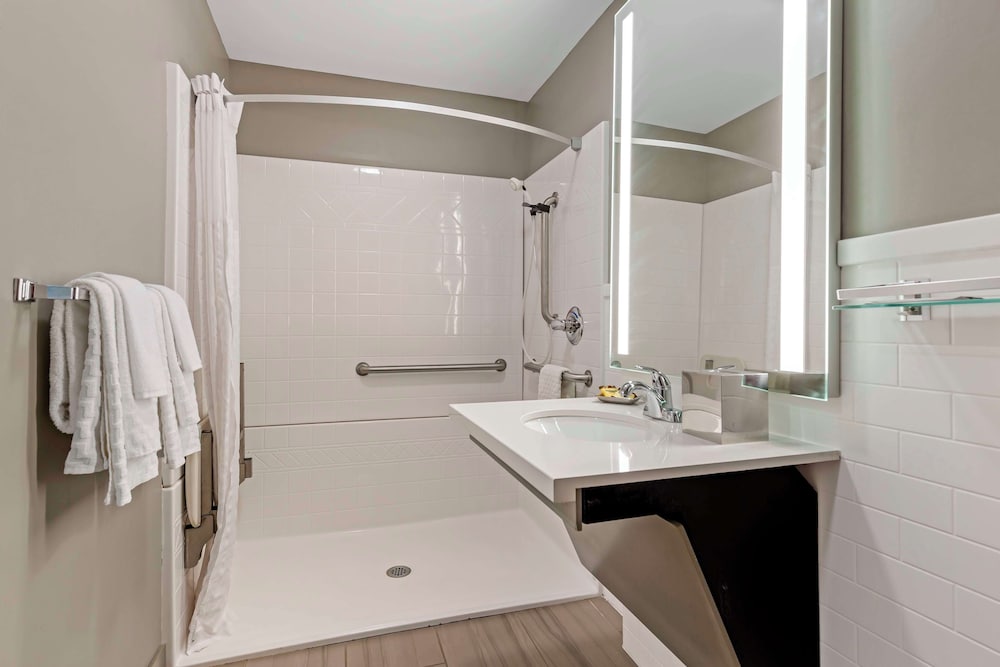Suite, 1 Queen Bed, Accessible, Kitchenette