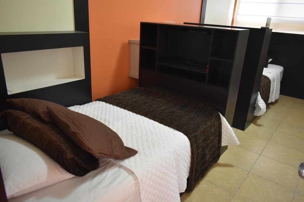 Economy Twin Room photo 3