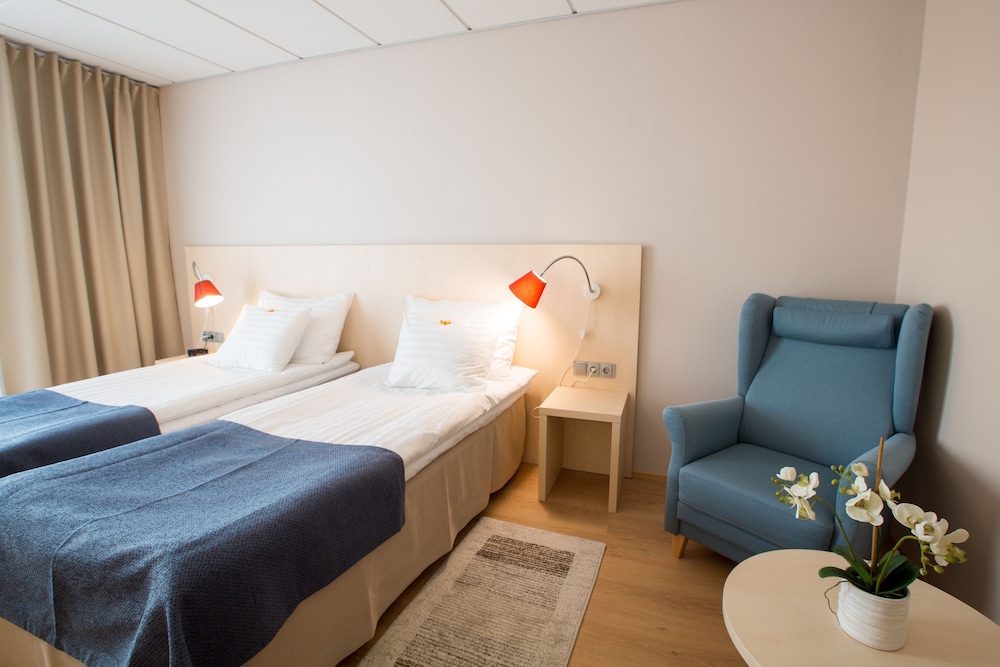 Standard Double or Twin Room - Photo 8