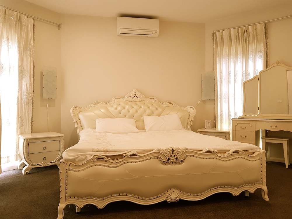 Family Townhome, 3 Bedrooms, Accessible, Garden Area photo 1