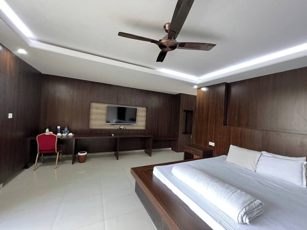 Premium Twin Room photo 3