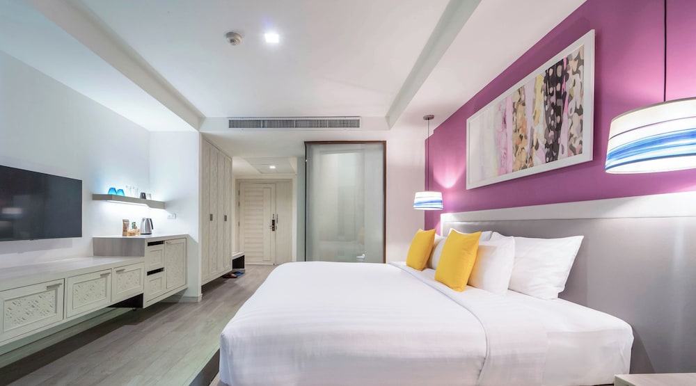 Deluxe Room, 1 Bedroom - Photo 2