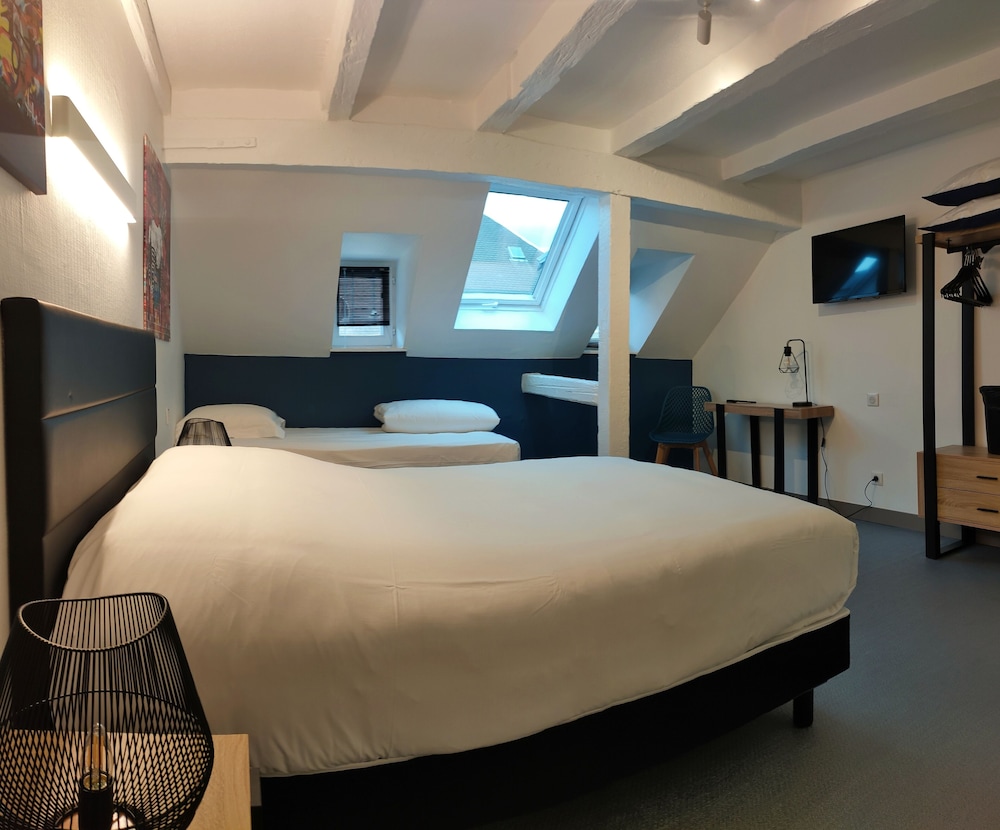 Triple Bedroom Economy 5th Floor (access to the upper floor by stairs) photo 2
