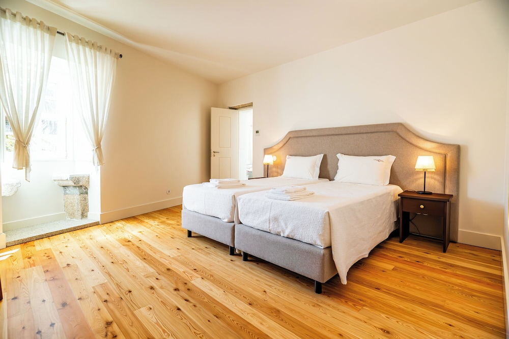 Family Suite, Multiple Beds, Bathtub, Valley View