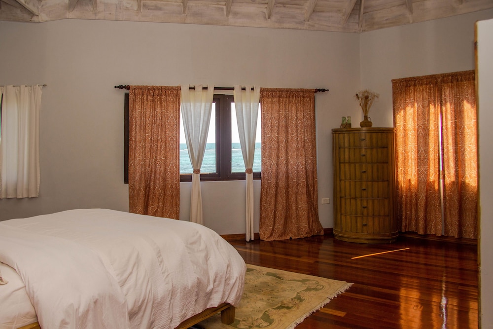 Premium Suite, 2 Bedrooms, Non Smoking, Beach View (BeachFront White Sand Villa 2BD 2BTH) photo 1
