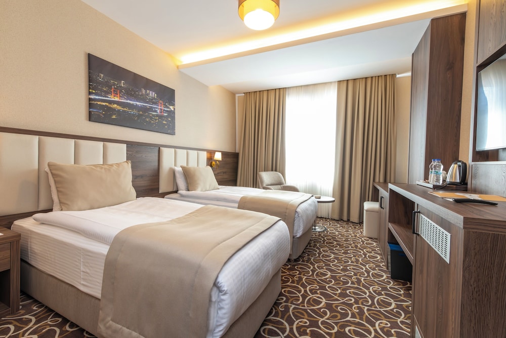 Standard Twin Room, City View