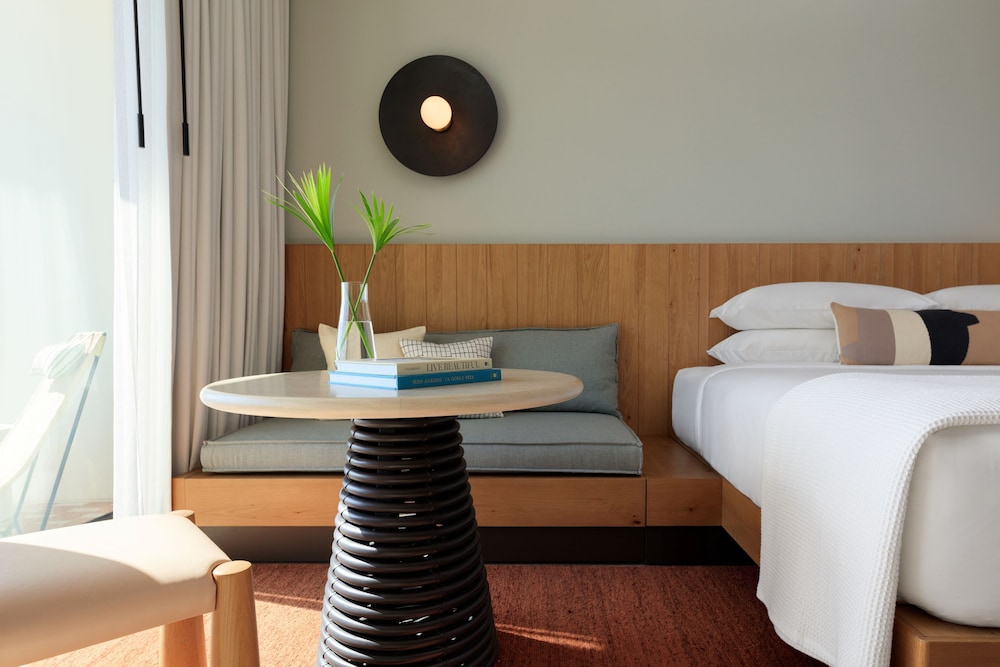 Standard Room, 1 King Bed, Harbor View