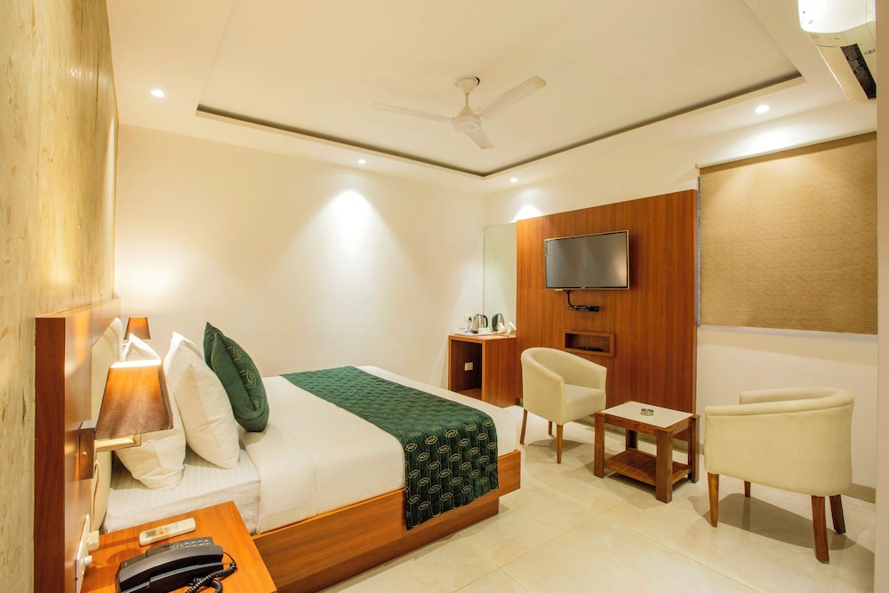 Executive Room, 1 King Bed, Private Bathroom