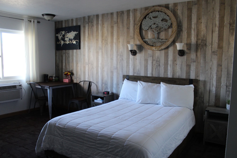 Standard Room, 1 Queen Bed - Photo 9