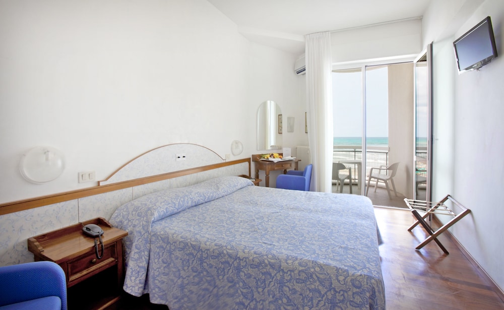 Superior Triple Room, Balcony, Sea View - Photo 1