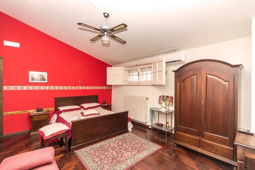 Studio, Kitchenette, Annex Building photo 2