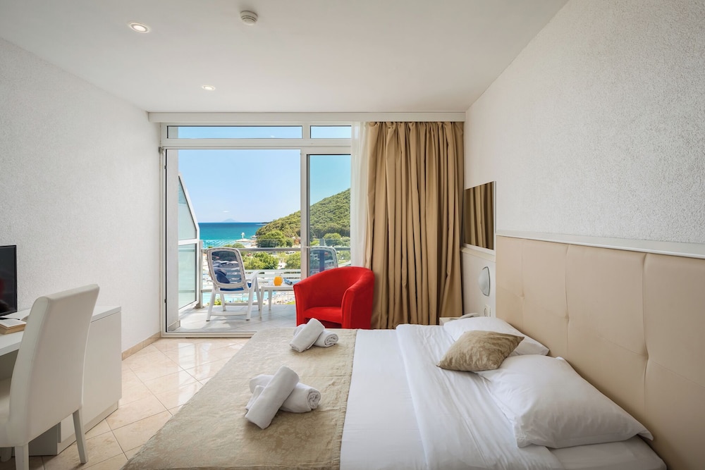 Standard Double or Twin Room photo 1
