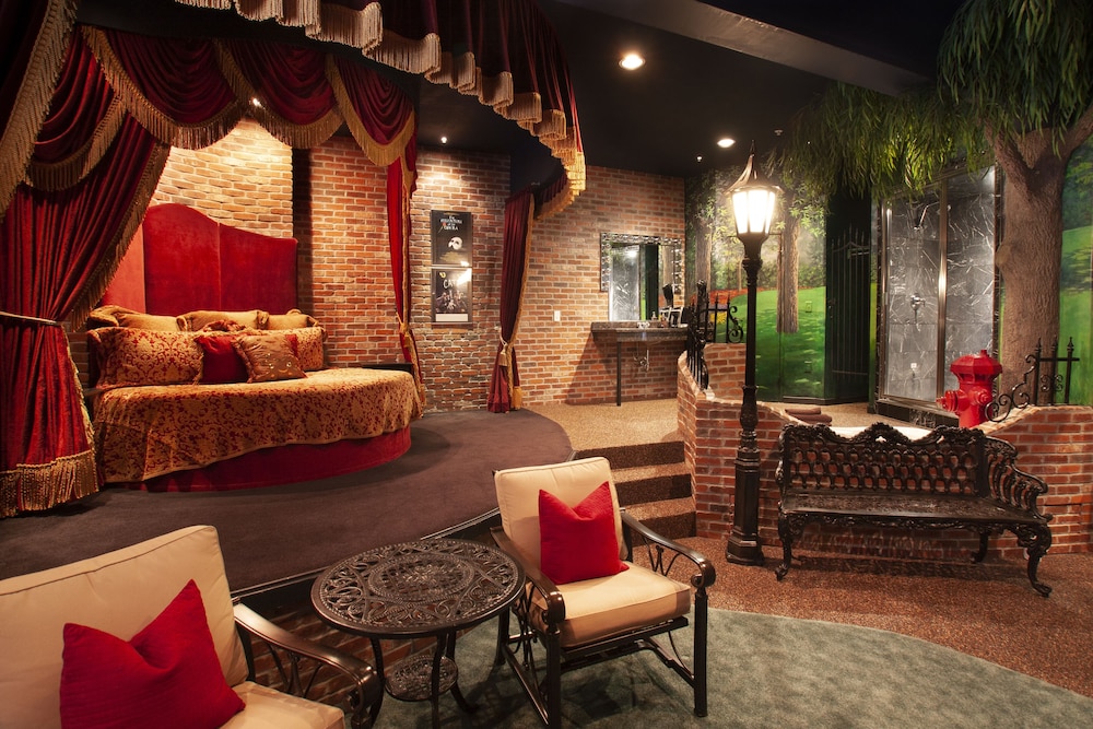 Suite, 1 King Bed (New York Theme)