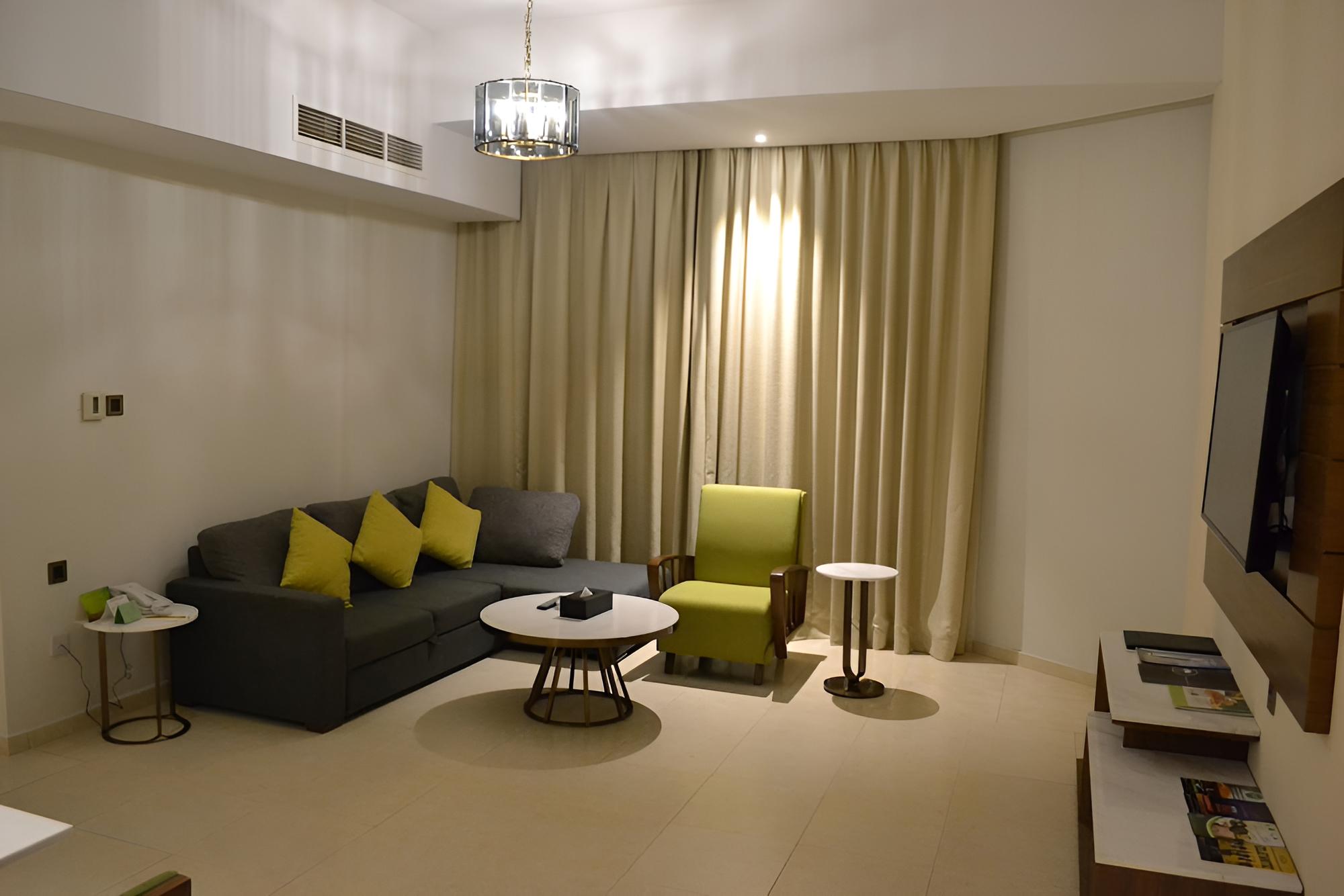 Suite, 2 Bedrooms - Photo 2