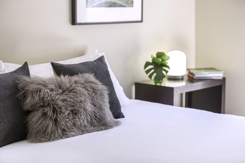 Superior Room - King or Twin Beds - Includes Historic Werribee Mansion Tour, Breakfast and Parking - Photo 3