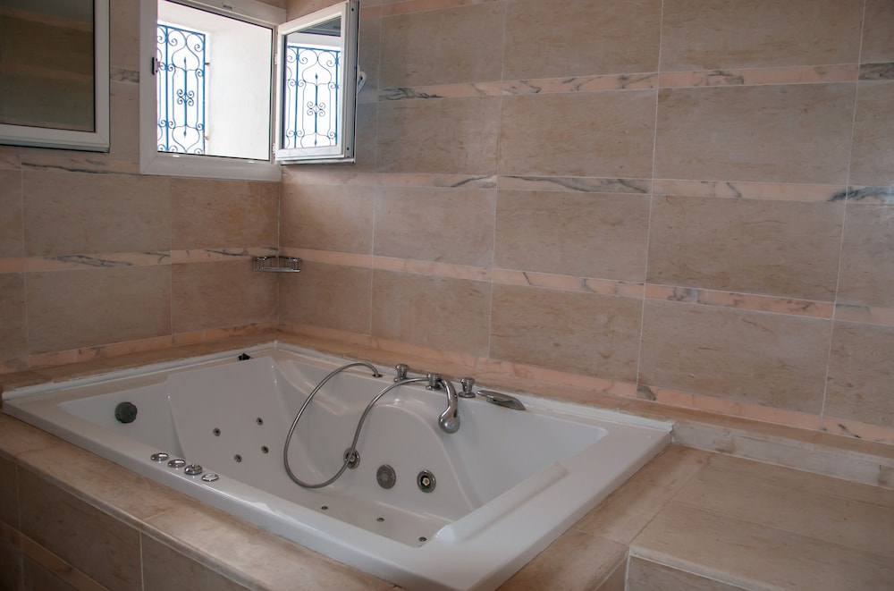 Suite - Photo 2