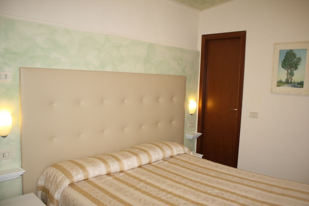 Double Room - Photo 2