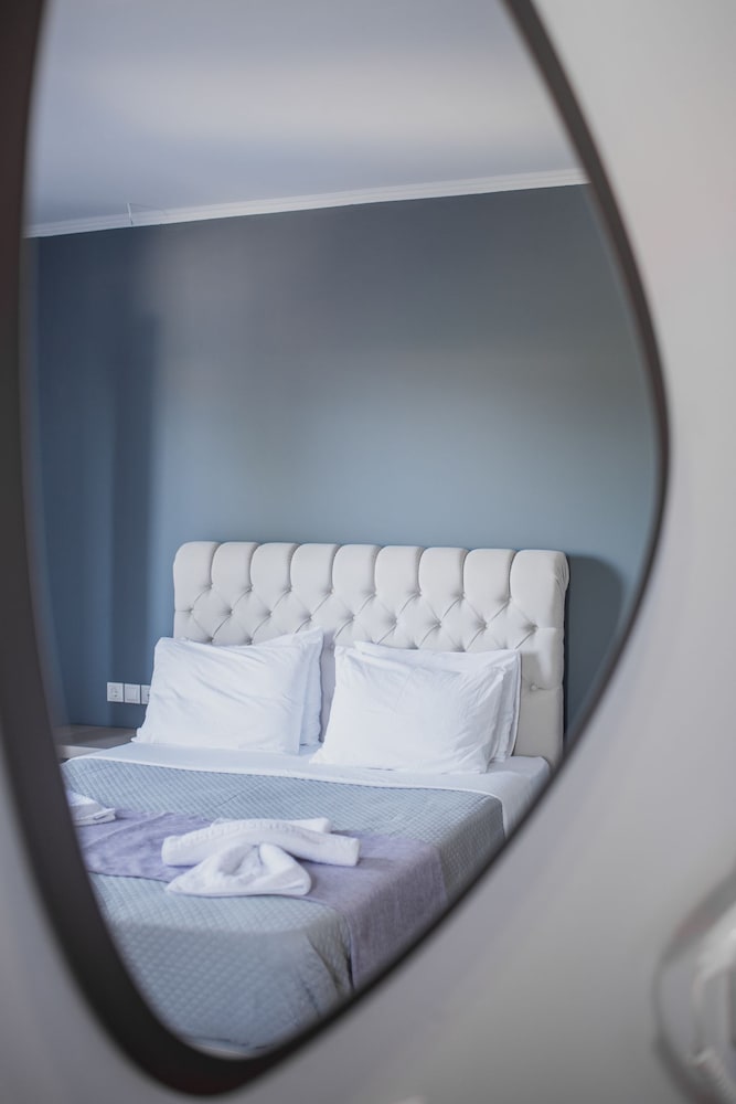 Deluxe Double Room - Photo 10