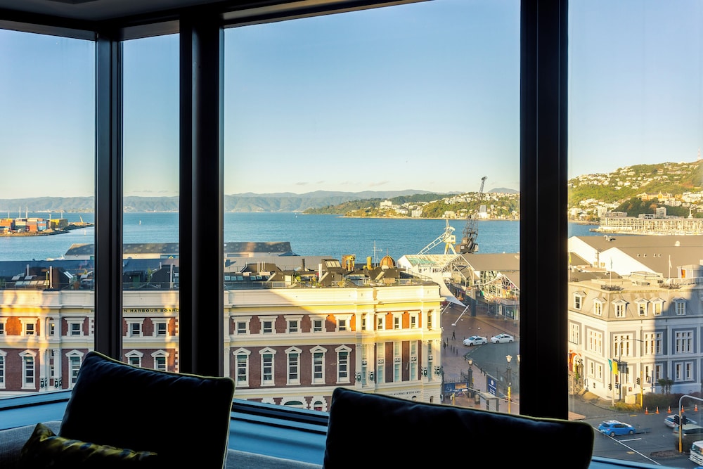 Junior Suite, 1 King Bed, Club Lounge Access, Harbor View - Photo 2