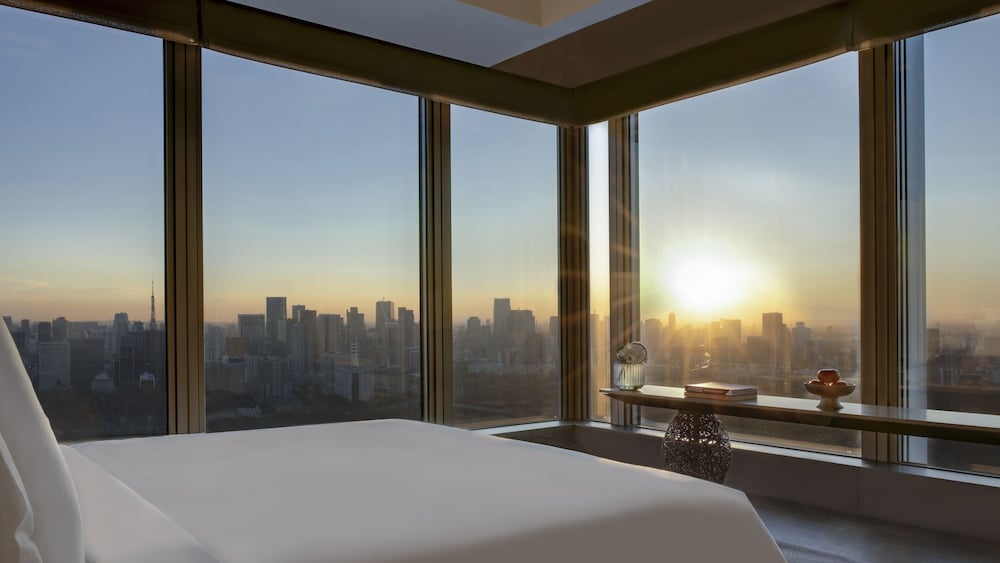 Premier Room, 1 King Bed - Photo 3