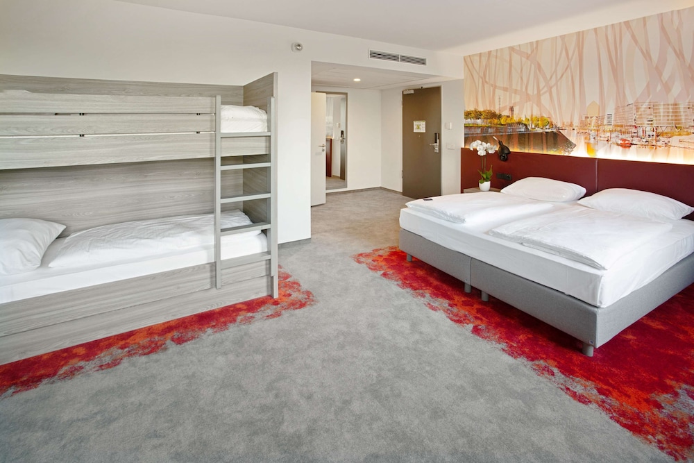 Standard Room, Multiple Beds - Photo 2