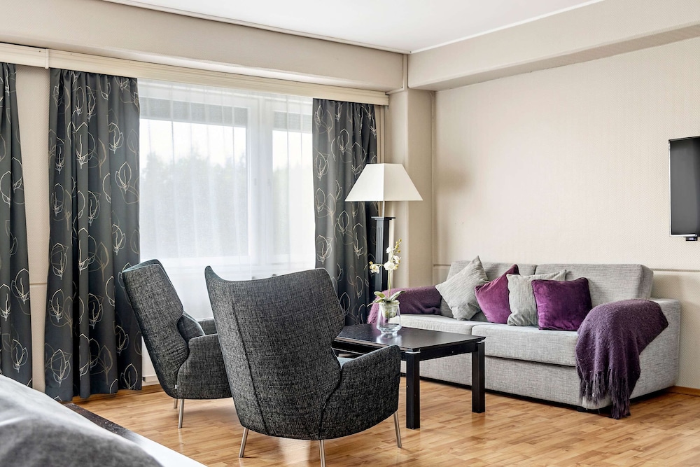 Suite, 1 King Bed, Non Smoking - Photo 6