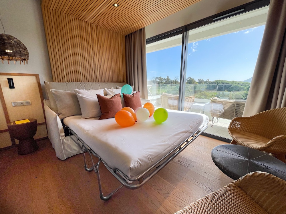 Junior Suite, 1 King Bed with Sofa bed, Balcony, Sea View - Photo 2
