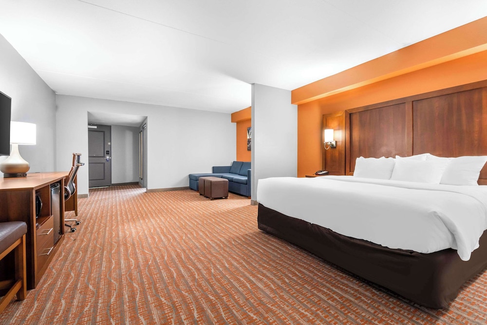 Suite, 1 King Bed, Accessible, Non Smoking - Photo 5