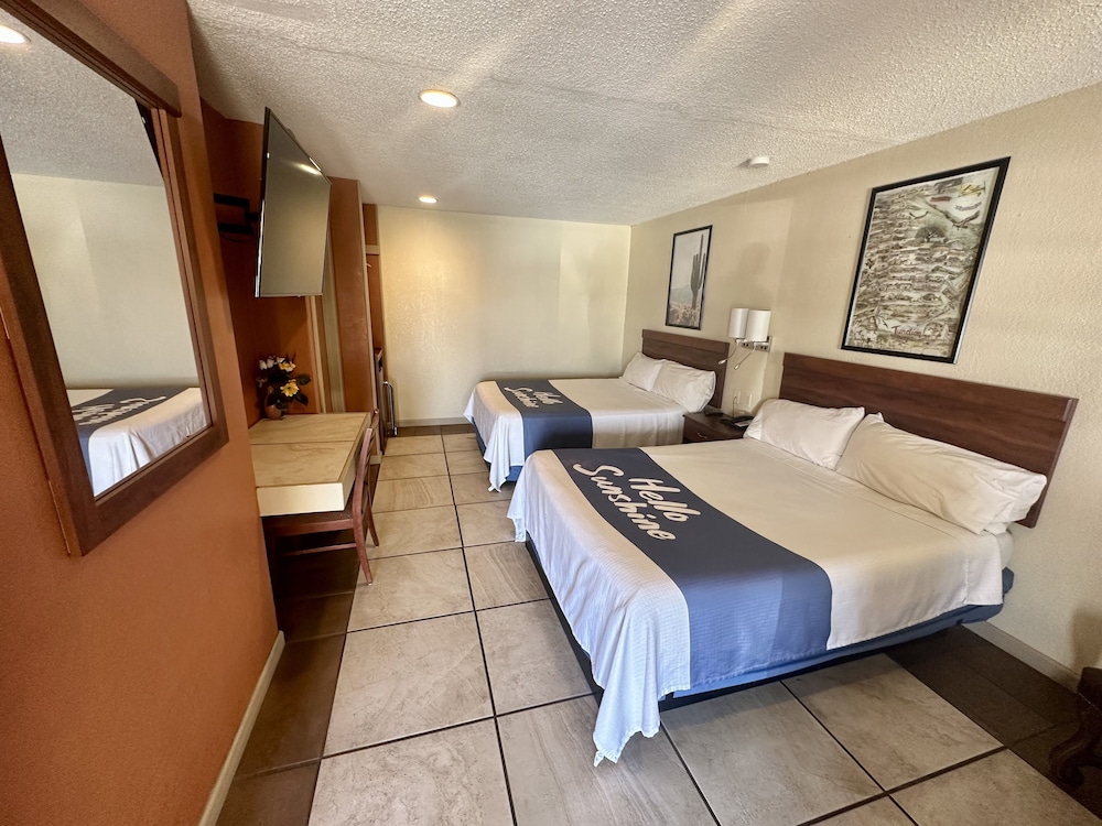 Deluxe Double Room, 2 Queen Beds, Non Smoking photo 1