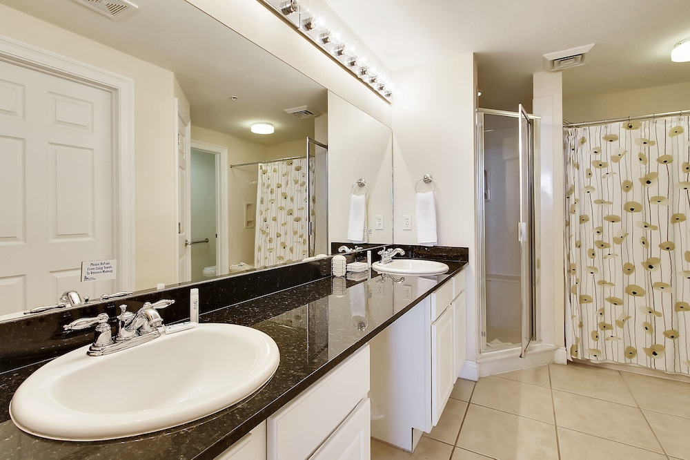 Condo, 2 Bedrooms, Balcony, Ocean View (801 W) photo 3