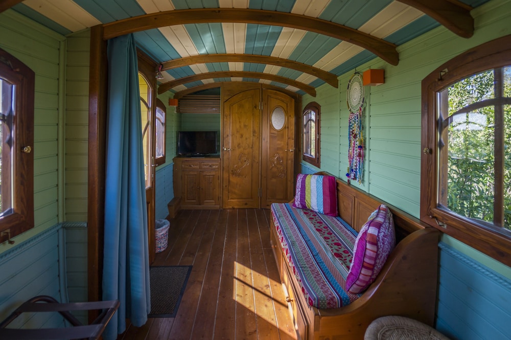Gypsy caravan photo 3