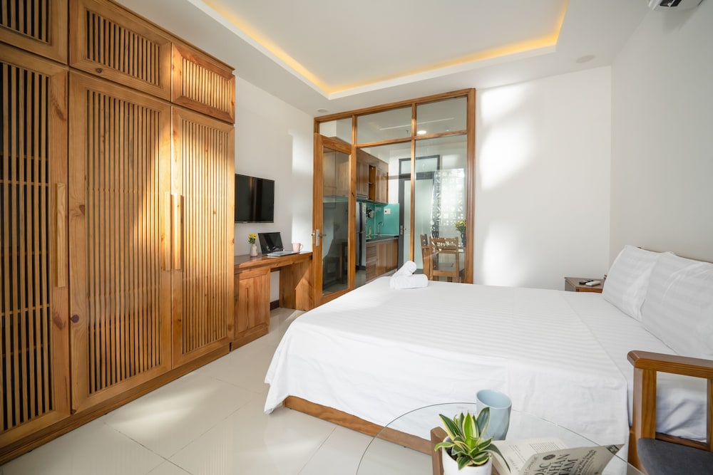 Deluxe Studio Suite, City View