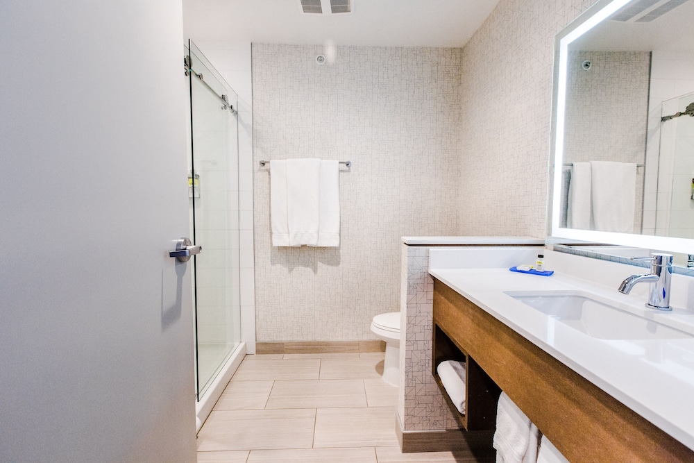 Standard Room, 1 King Bed (Walk-In Shower)