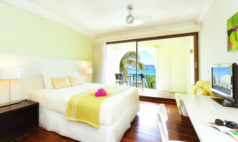 Deluxe Room, Balcony, Beach View photo 1