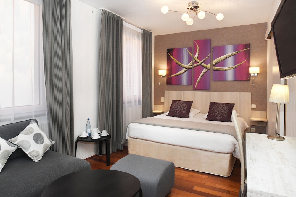 Family Room photo 1